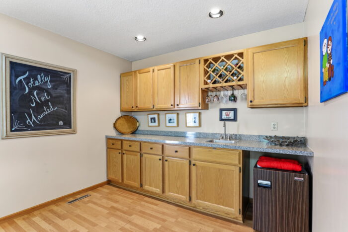 8777 Cottonwood Lane Eden Prairie, Interior