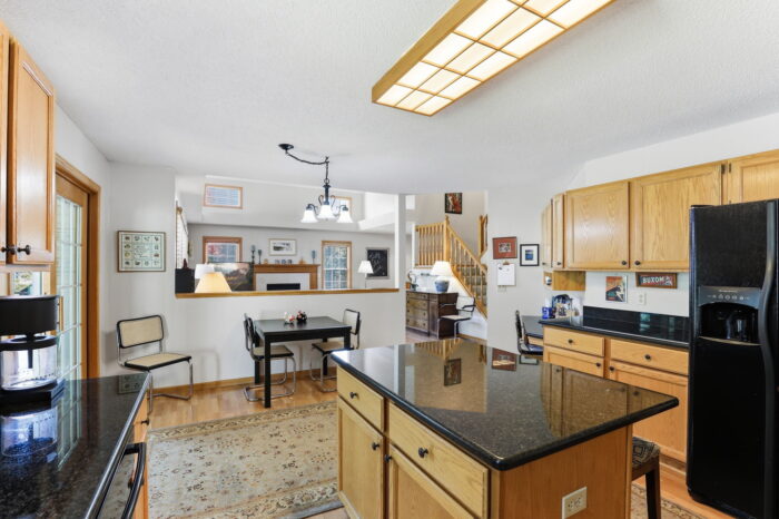 8777 Cottonwood Lane Eden Prairie, Interior