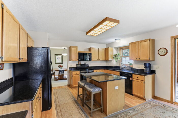 8777 Cottonwood Lane Eden Prairie, Interior