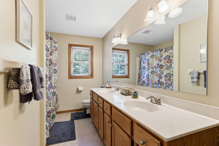 8777 Cottonwood Lane Eden Prairie, Interior