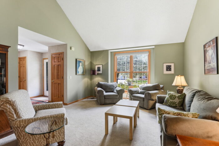 8777 Cottonwood Lane Eden Prairie, Interior